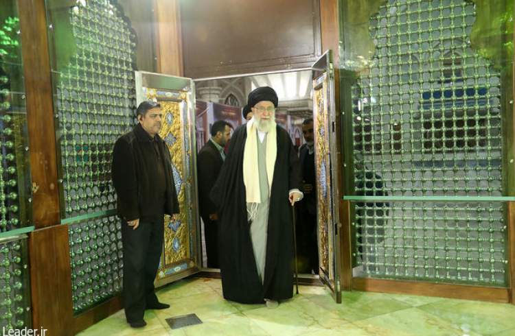 Leader pays tribute to Imam Khomeini