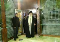 Leader pays tribute to Imam Khomeini