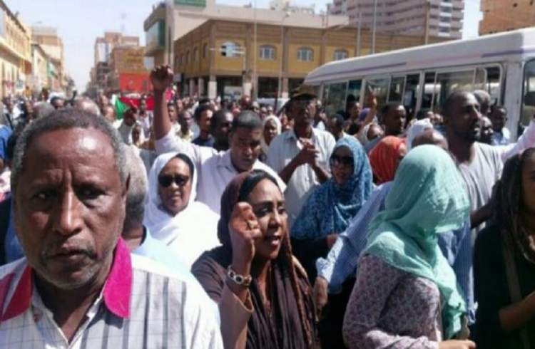 بزرگترین حزب مخالف دولت سودان از عمر البشیر خواست از مقام خود کناره‌گیری کند