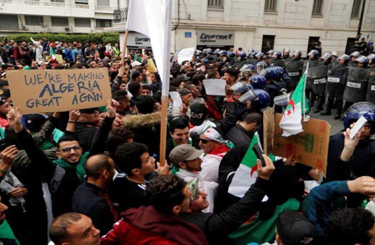 Tens of thousands of Algerians demonstrate against Bouteflika