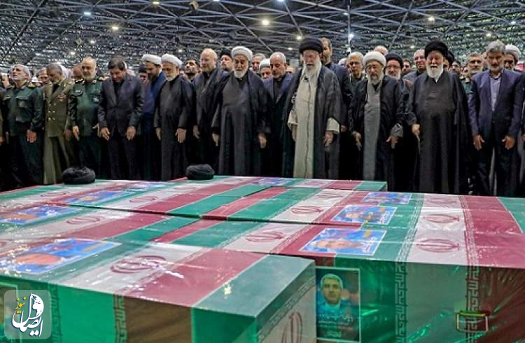 طهران.. قائد الثورة يقيم صلاة الميت على جثامين شهداء الخدمة