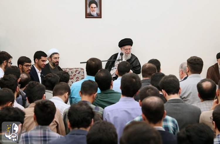 آیت الله خامنه ای: در انتخاباتِ بسیار مهمِ پیش‌رو، در درجه اول افزایش مشارکت مهم است