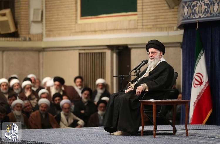 آیت الله خامنه ای: در تحریم، به زانو درآوردن اقتصادی ایران را هدف گرفتند