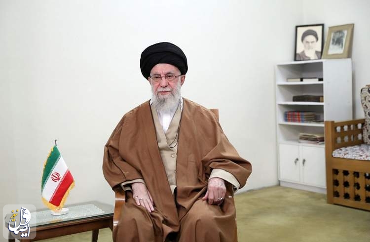آیت الله خامنه‌ای: کار دولت، زمینه‌سازی ورود سرمایه‌های خرد و کلان مردم در راه تولید است